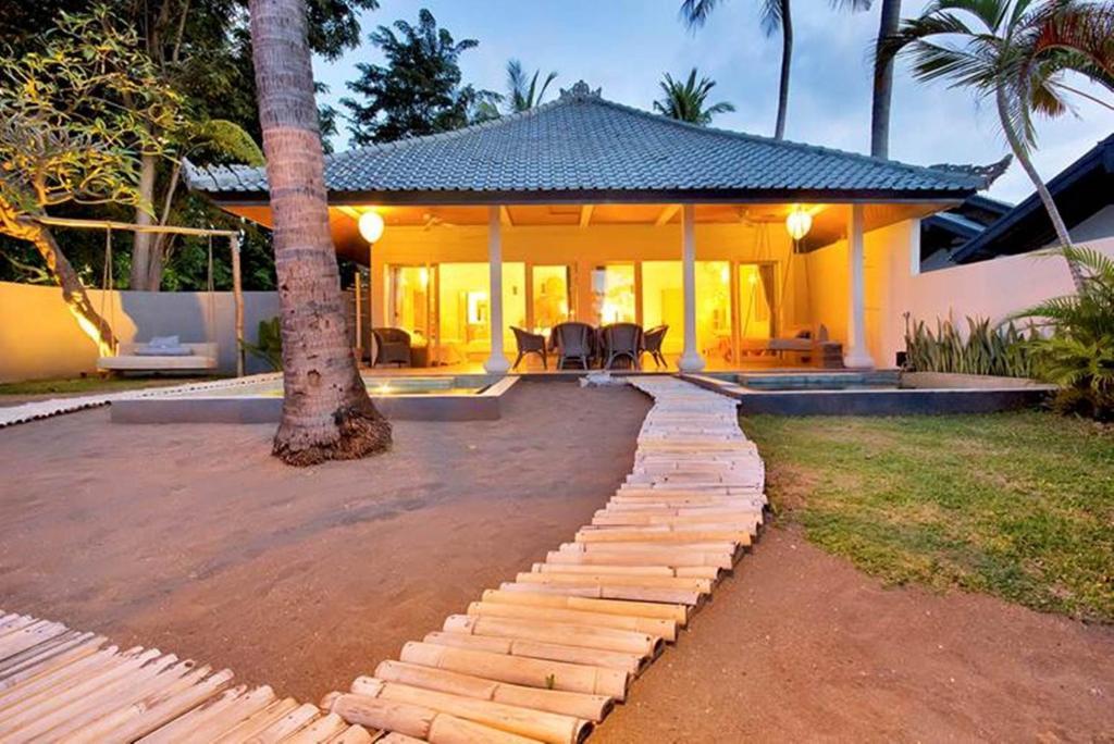 Lilin Lovina Beach Hotel Rum bild